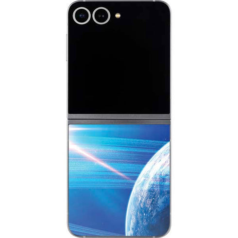 View of a Planet as it Looms in Close Orbit and with Rings Galaxy Z Flip6 Skin